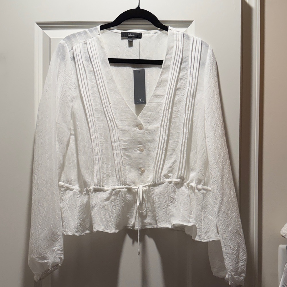 🚨 NWT 🚨Lulu’s Cherished Darling Ivory Pin Tuck Balloon Sleeve Button-Front Top